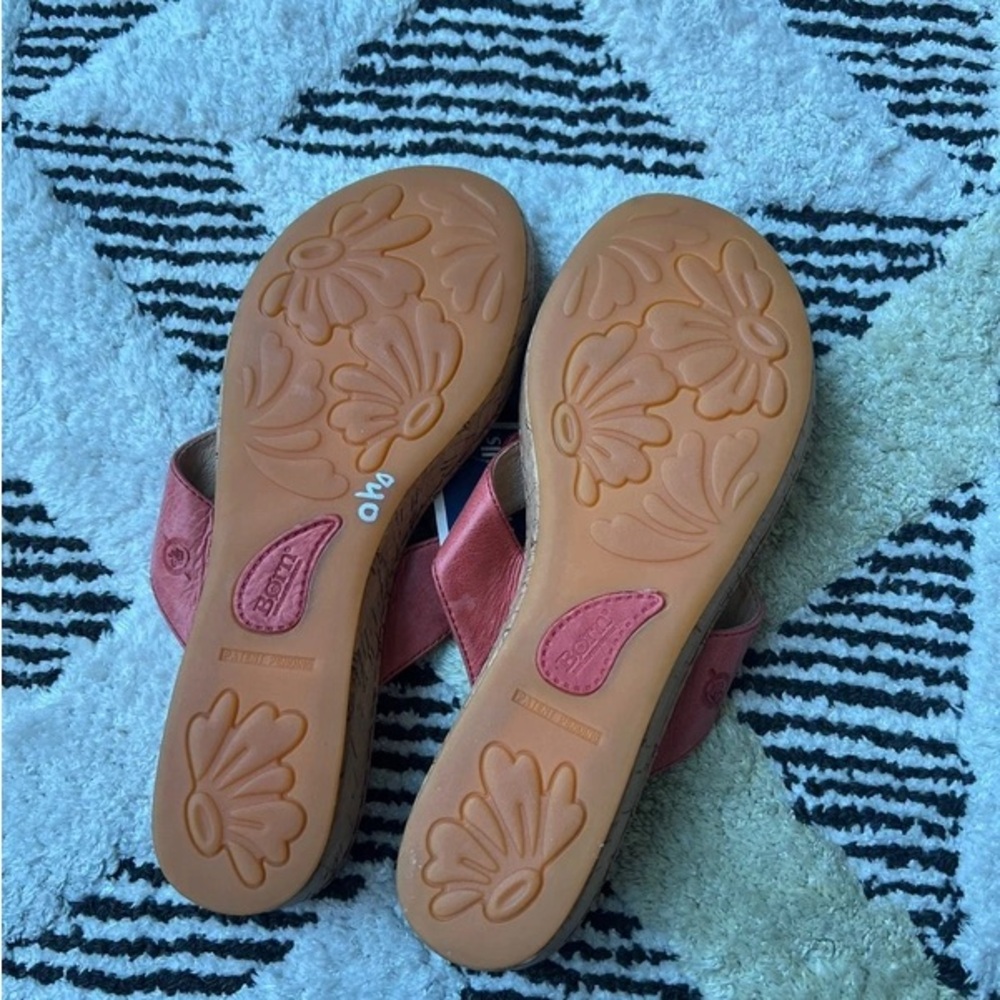 NWT Born Women’s Pink Floral Thong Sandals - Picture 4 of 4